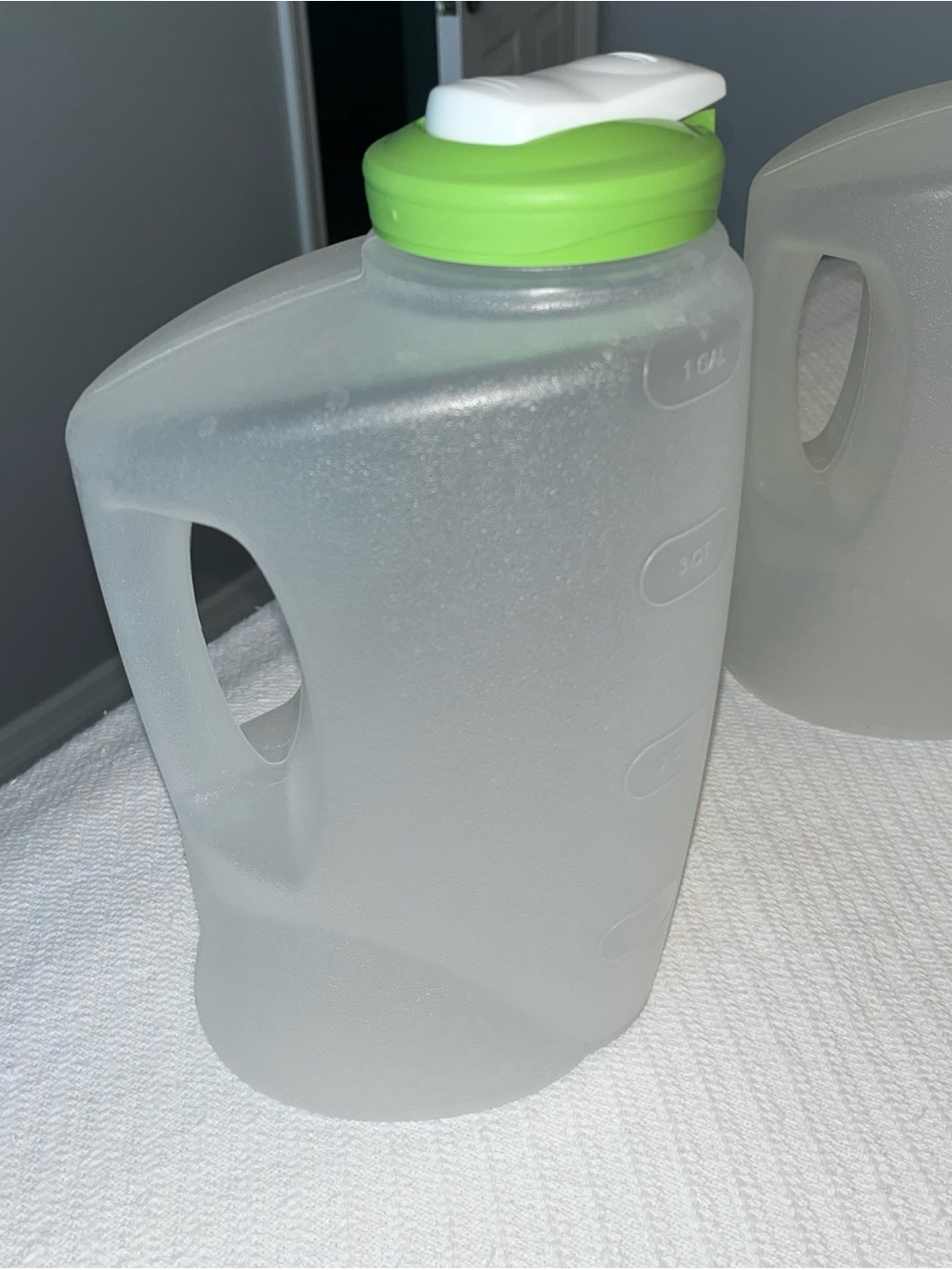 Lot of 3 vintage Rubbermaid pitchers - Picture 5 of 8